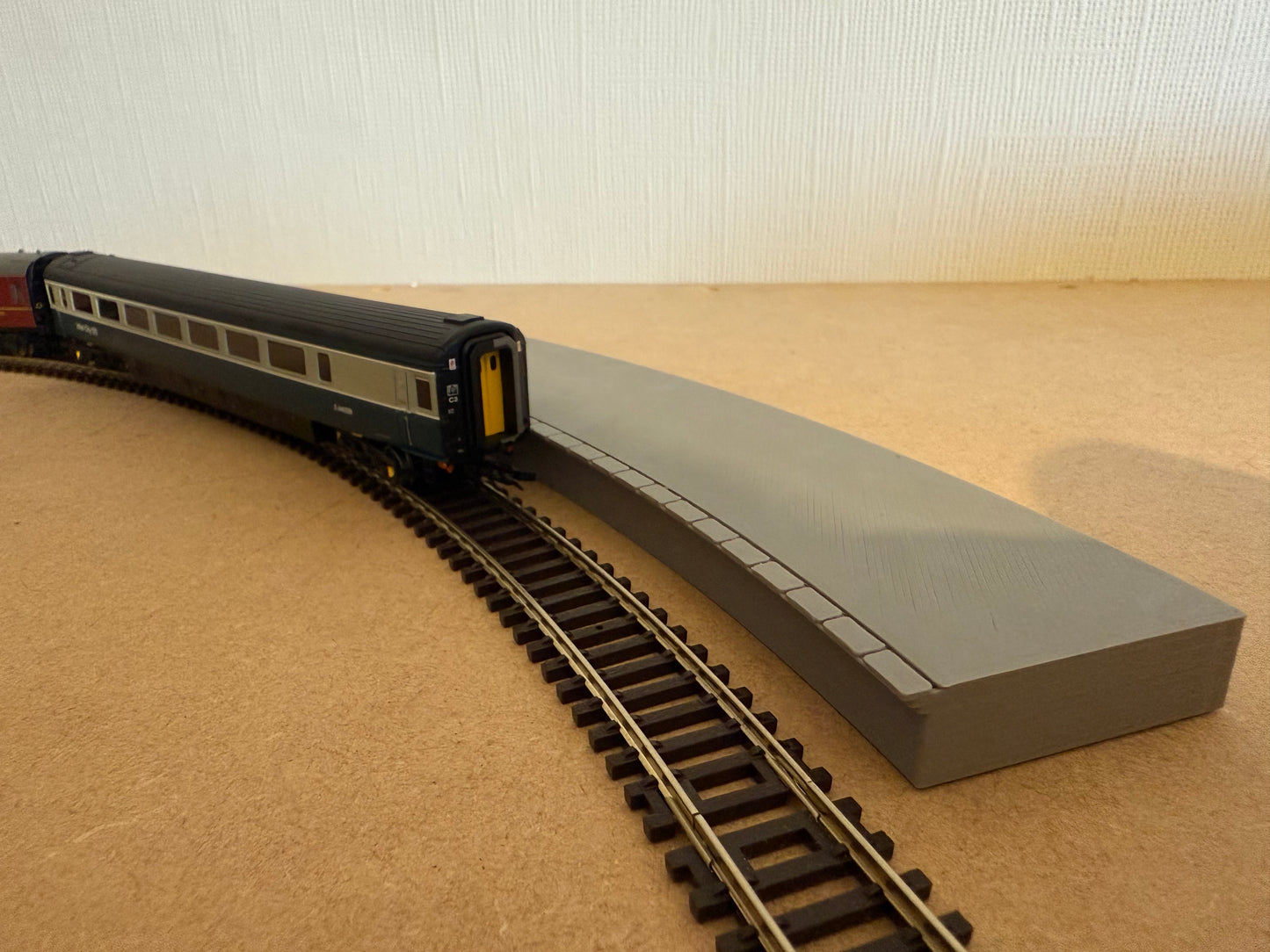 3th Radius Outer Curved Platform with Spacers - TT:120