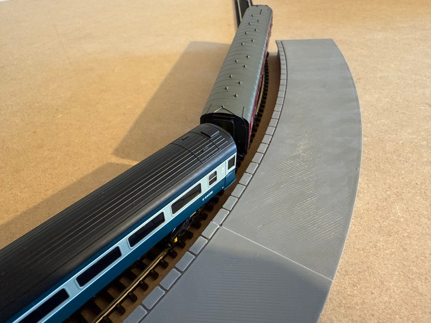 3th Radius Outer Curved Platform with Spacers - TT:120